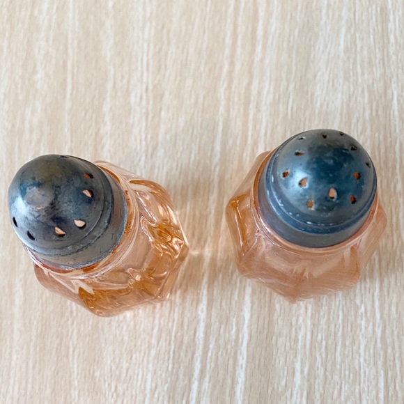 Antique Pink Depression Glass Salt & Pepper Shaker - Picture 7 of 15
